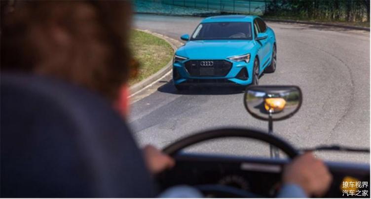 校車伸出停車臂,保證孩子安全,奧迪與高通合作V2X技術 校車伸出停車臂,保證孩子安全,奧迪與高通合作V2X技術