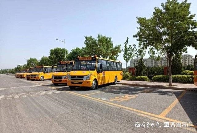 花官鎮：校車有了“專用”停車位