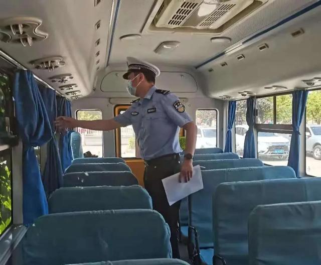 我為群眾辦實事 開學季，宜賓屏山公安“護學崗”全面開啟