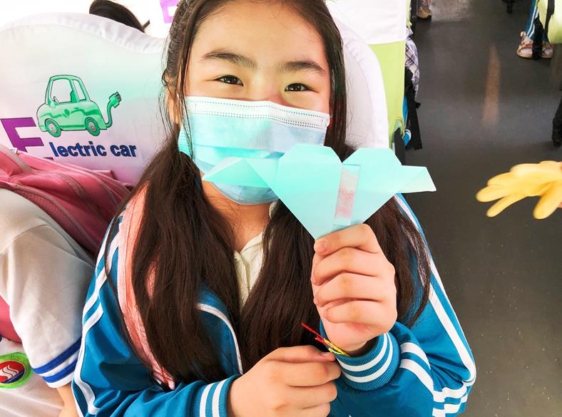 膠州溫馨校車織學生開展“感謝恩師 ”為主題的流動課堂