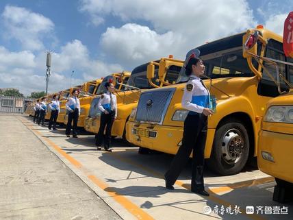 每天送15萬學子上下學，溫馨校車開通10年跑了1.6億公里