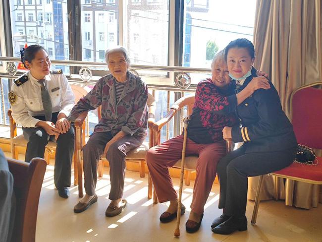 弘揚孝道!交運溫馨校車多點開花迎重陽節 弘揚孝道!交運溫馨校車多點開花迎重陽節