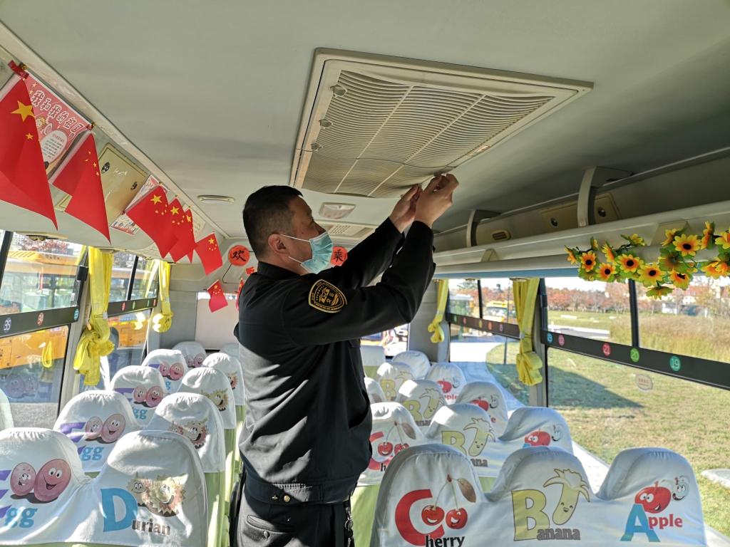 讓孩子們溫暖乘車!青島2000余輛溫馨校車全面開暖風 讓孩子們溫暖乘車!青島2000余輛溫馨校車全面開暖風