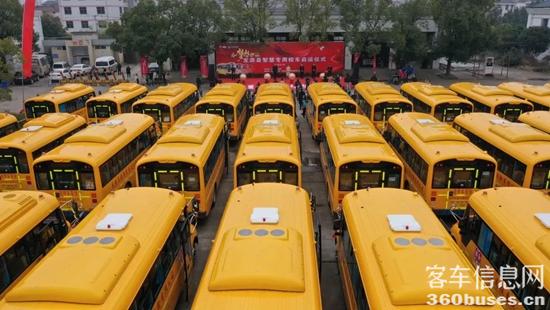 新年開跑,56輛宇通校車開啟龍游縣“校車時代”! 7.jpg