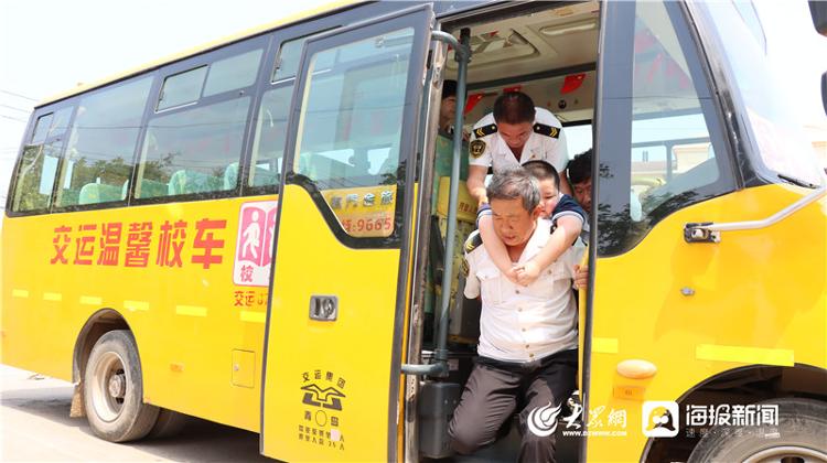 交運溫馨校車駕駛員宋學信當選“2021年山東省感動交通年度人物”