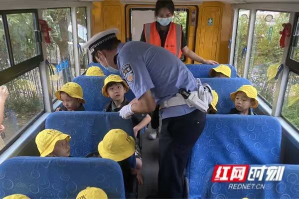 治頑記丨北斗系統(tǒng)巡校車(chē)、“一車(chē)一碼”查渣土車(chē),科技助力長(zhǎng)沙治頑 治頑記丨北斗系統(tǒng)巡校車(chē)、“一車(chē)一碼”查渣土車(chē),科技助力長(zhǎng)沙治頑