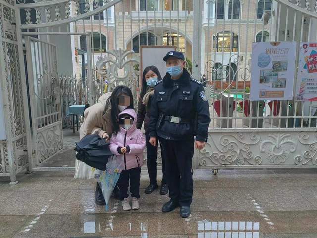 4歲“神獸”上錯校車,民警快速幫忙找回 4歲“神獸”上錯校車,民警快速幫忙找回