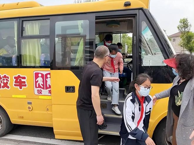 孩子下校車后發生意外誰來負責? 孩子下校車后發生意外誰來負責?