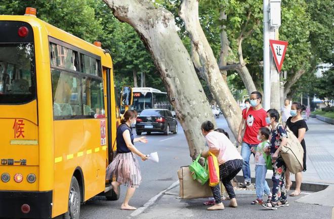 孩子下校車后發生意外誰來負責? 孩子下校車后發生意外誰來負責?