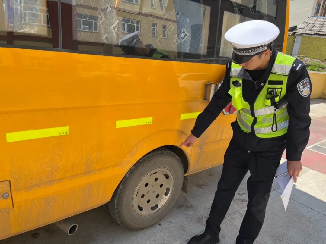 龍井交警嚴格校車安全管理 打造平安“六一” 龍井交警嚴格校車安全管理 打造平安“六一”
