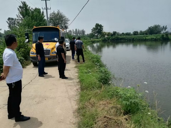 鐘祥：體驗式排查校車運營線路安全隱患