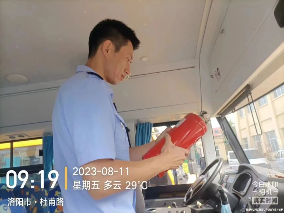 平安護夏丨抓源頭 除隱患 防事故 偃師交警開展客貨校車大宣傳大檢查 圖片