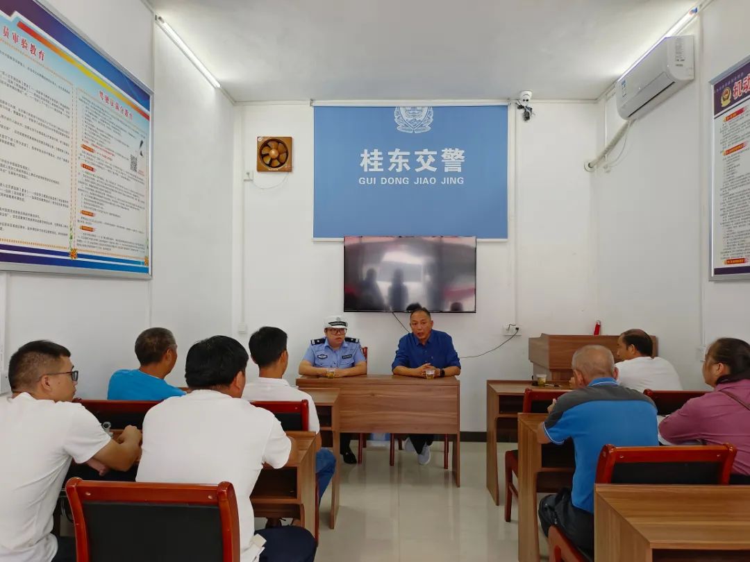 【開學季】 為“神獸歸籠”,郴州公安交警校車安全檢查全面升級 圖片