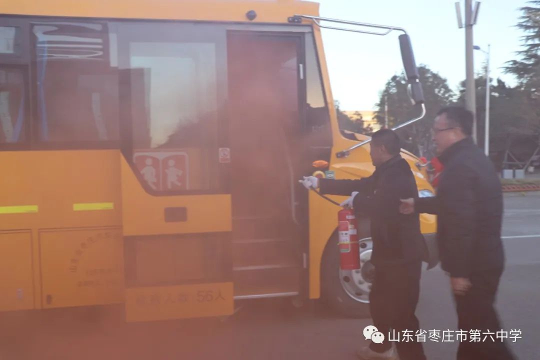 【全環境立德樹人】山東省棗莊市第六中學校車安全應急演練活動圓滿完成 圖片