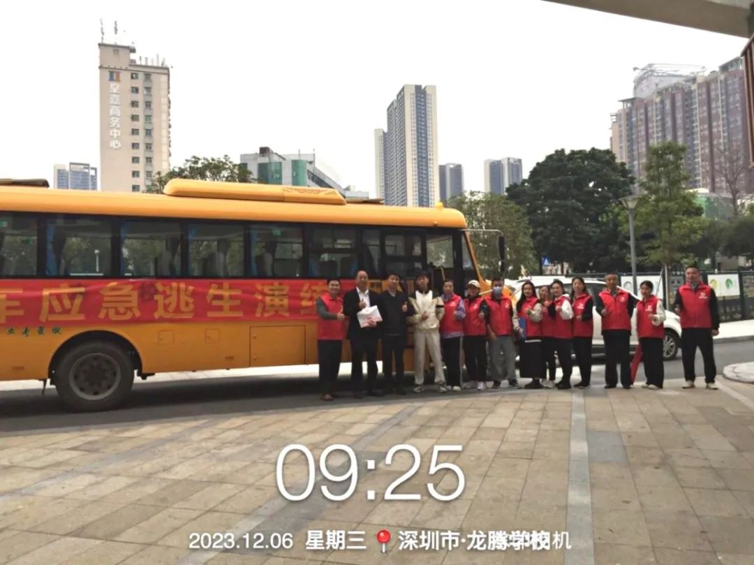 “以演筑防 安全護航”——校車安全應急逃生演練活動 圖片