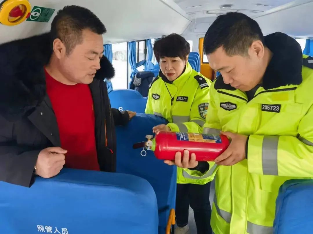 校車“大體檢”,全省交警組織開展校車安全隱患排查整治 | 重磅行動 圖片