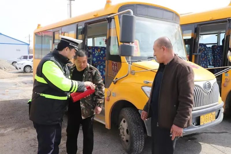 校車“大體檢”,全省交警組織開展校車安全隱患排查整治 | 重磅行動 圖片