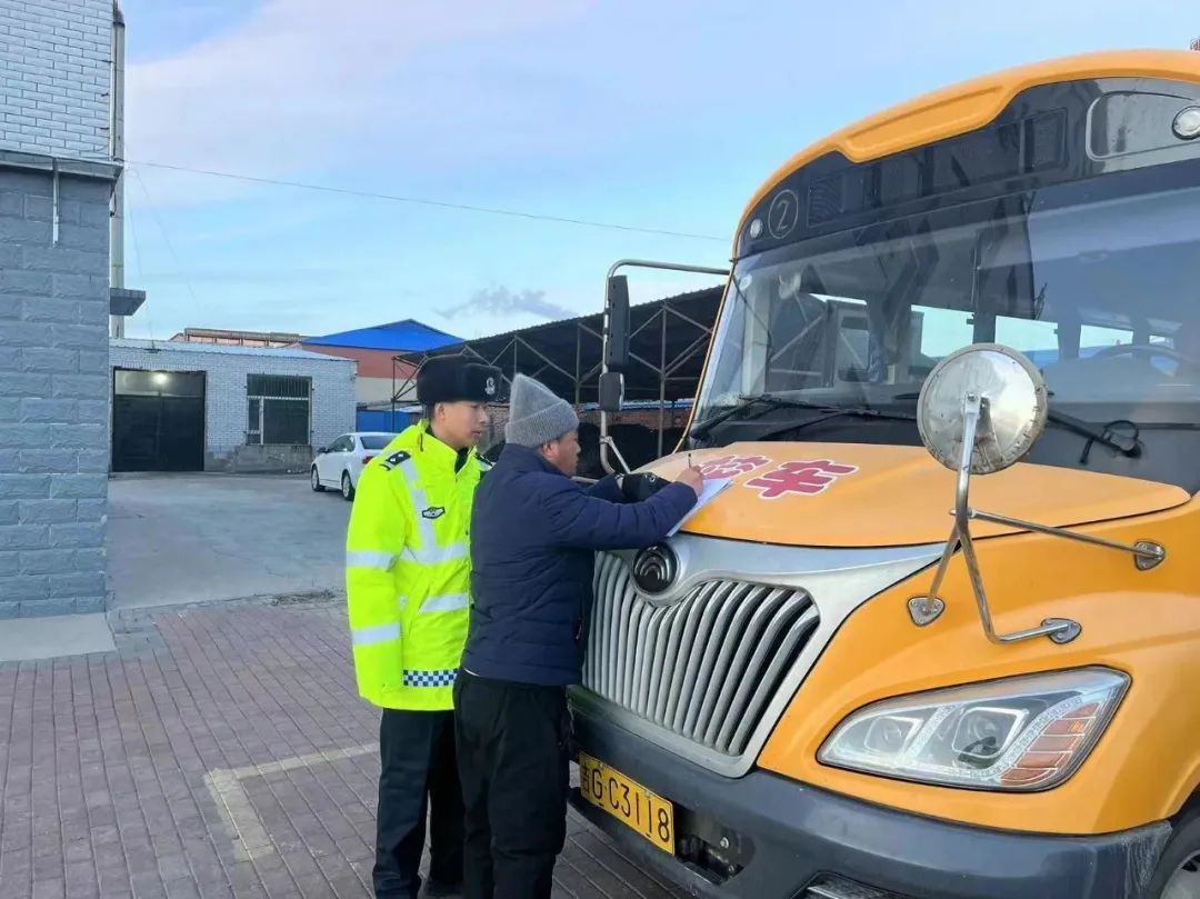 校車“大體檢”,全省交警組織開展校車安全隱患排查整治 | 重磅行動 圖片