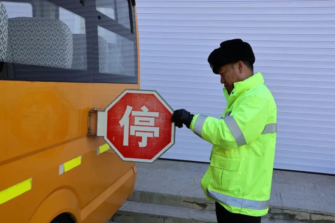 校車“大體檢”,全省交警組織開展校車安全隱患排查整治 | 重磅行動 圖片