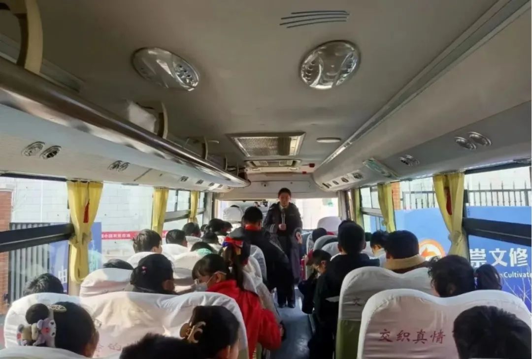 全環境立德樹人|“演練不松懈 安全伴我行”校車應急逃生演練活動 圖片