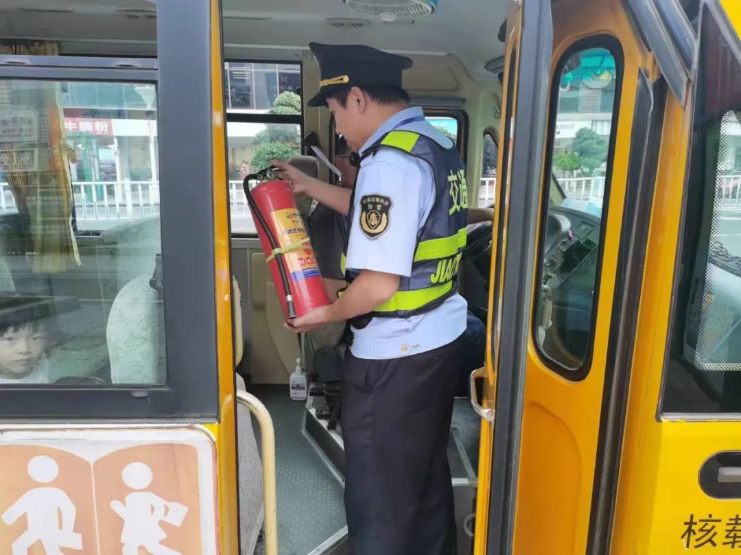 嚴把校車“體檢關” 護航學生“平安路” 圖片