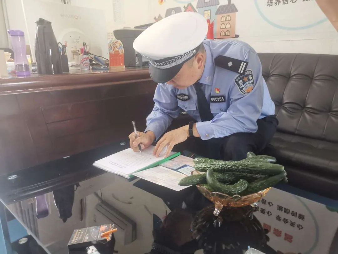 校車安全無(wú)小事!舞陽(yáng)交警開展校車安全檢查,“問題”車輛立即整改 圖片