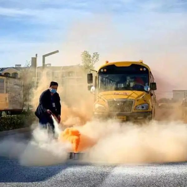 平安乘車 安全“童”行——校車安全應急演練活動 平安乘車 安全“童”行——校車安全應急演練活動