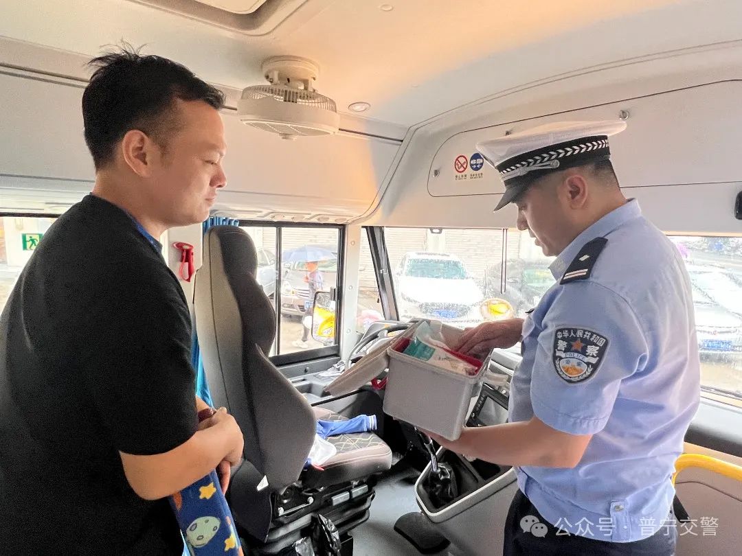 法潤平安 文明相伴 | 為校車安全出行“加碼” 筑牢校車安全“堡壘” 法潤平安 文明相伴 | 為校車安全出行“加碼” 筑牢校車安全“堡壘”