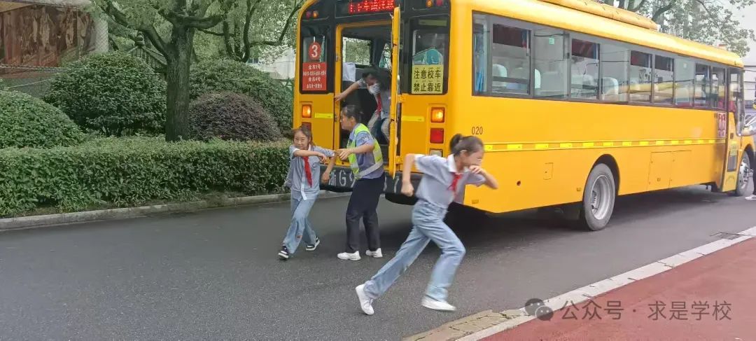 校車安全 警鐘長鳴 圖片