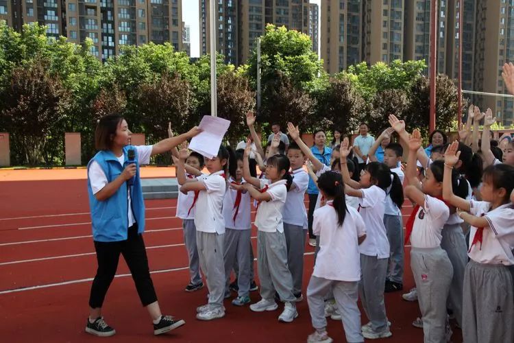 “校車應急演練 筑牢安全防線” 校車安全應急演練紀實 圖片