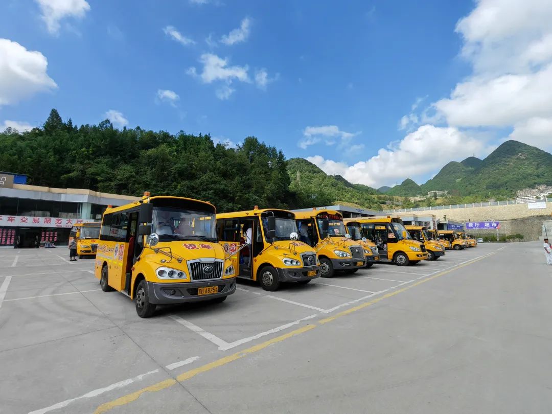 夏季行動 | 擰緊校車“安全閥” 鐘山交警開展2024 秋季校車安全大檢查暨交通安全培訓會 圖片