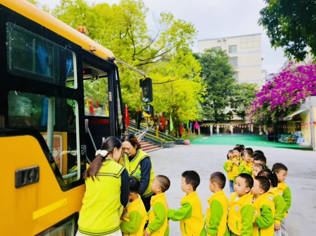 青蘋果幼稚園校車安全疏散演練/ 青蘋果幼稚園校車安全疏散演練