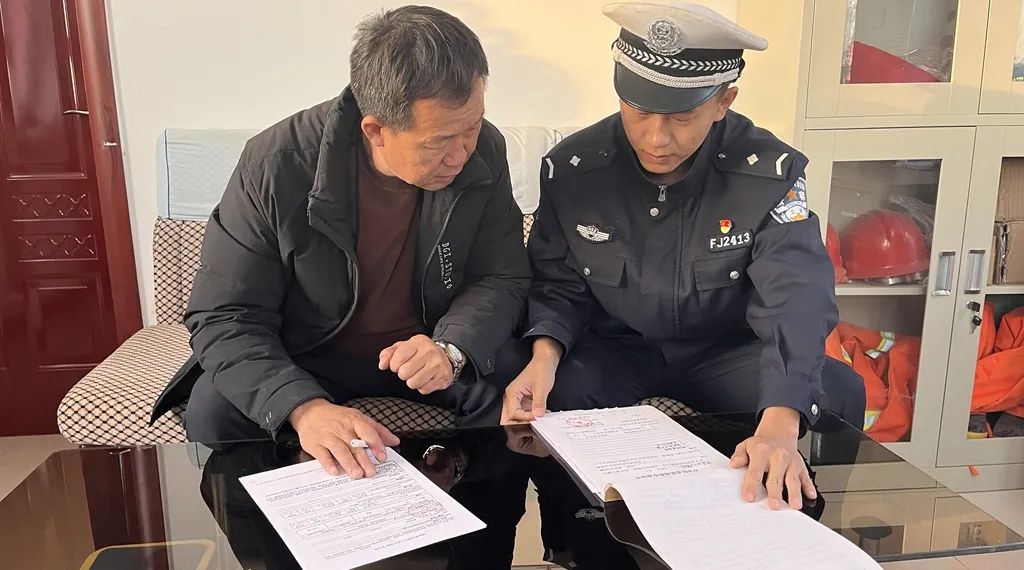 擰緊校車“安全閥” 筑牢學生“平安路” 圖片