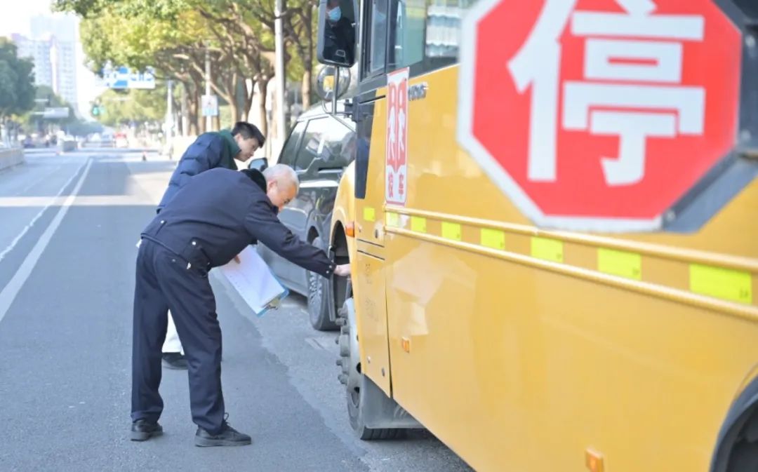 開學在即,姑蘇交警開展校車安全檢查 開學在即,姑蘇交警開展校車安全檢查