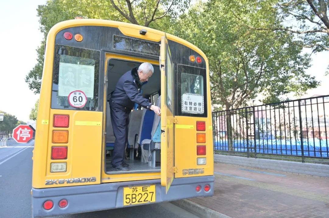 開學在即,姑蘇交警開展校車安全檢查 開學在即,姑蘇交警開展校車安全檢查