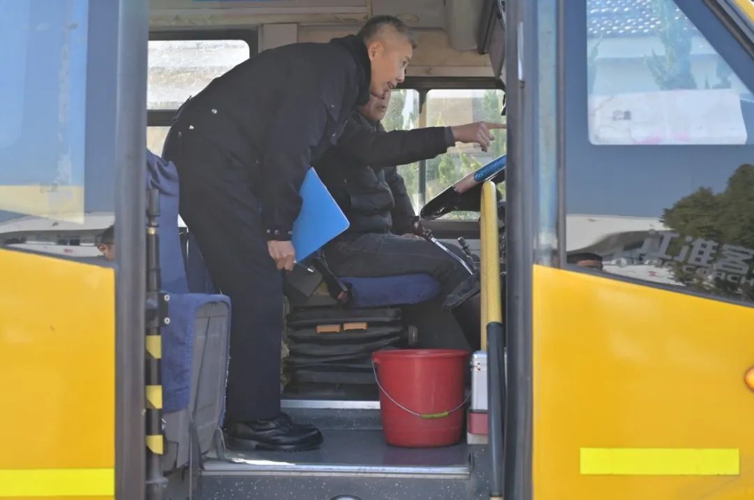 開學在即,姑蘇交警開展校車安全檢查 開學在即,姑蘇交警開展校車安全檢查