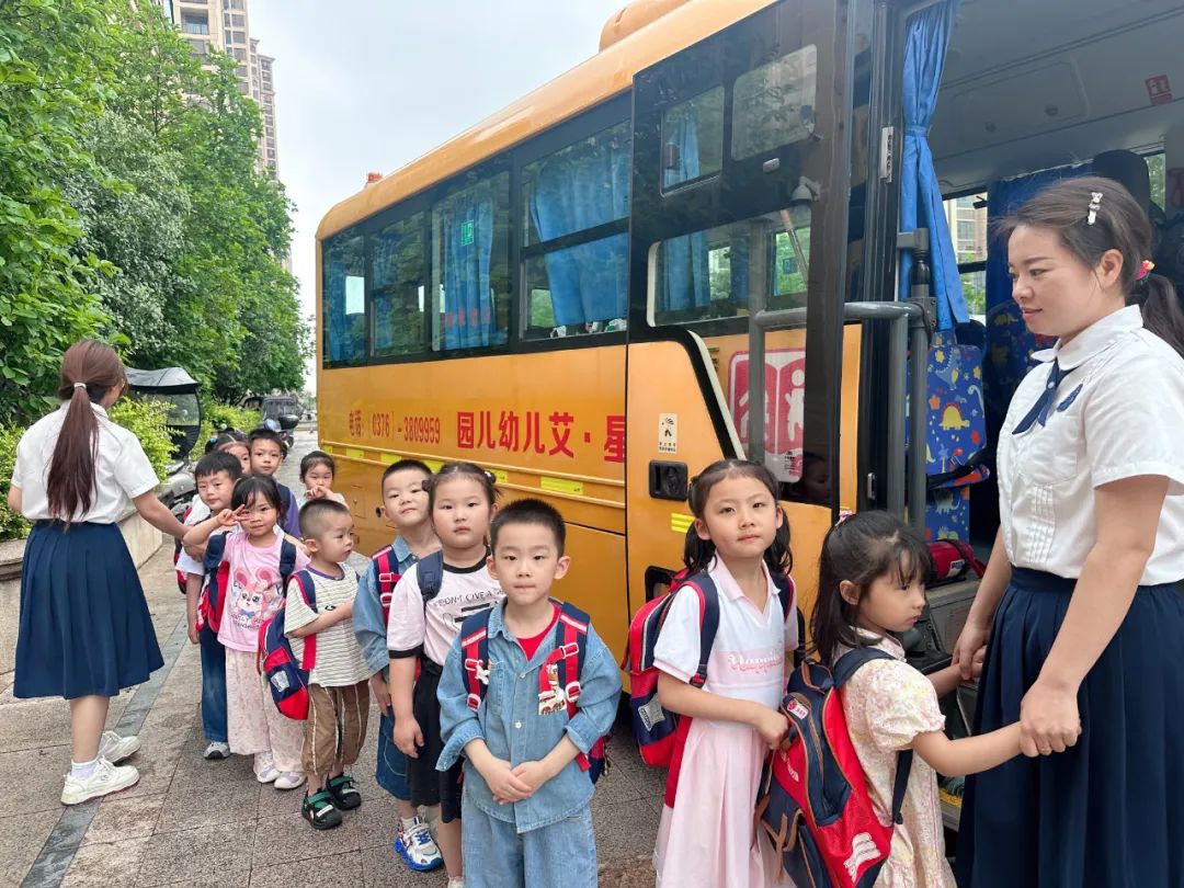 【安全演練】安全乘校車·平安伴我行——寶莉星·艾兒幼兒園2025年校車安全應(yīng)急演練活動(dòng) 圖片