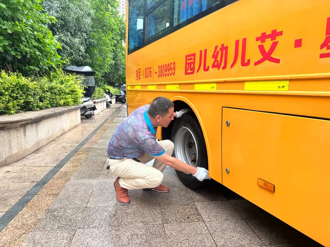 【安全演練】安全乘校車·平安伴我行——寶莉星·艾兒幼兒園2025年校車安全應(yīng)急演練活動(dòng) 圖片