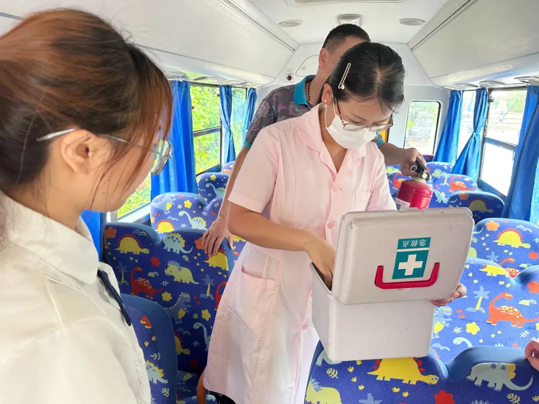 【安全演練】安全乘校車·平安伴我行——寶莉星·艾兒幼兒園2025年校車安全應(yīng)急演練活動(dòng) 圖片