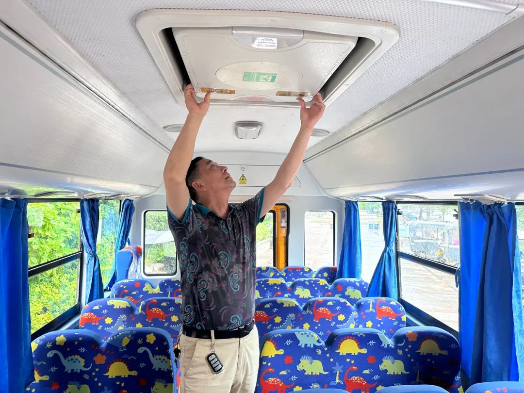 【安全演練】安全乘校車·平安伴我行——寶莉星·艾兒幼兒園2025年校車安全應(yīng)急演練活動(dòng) 圖片