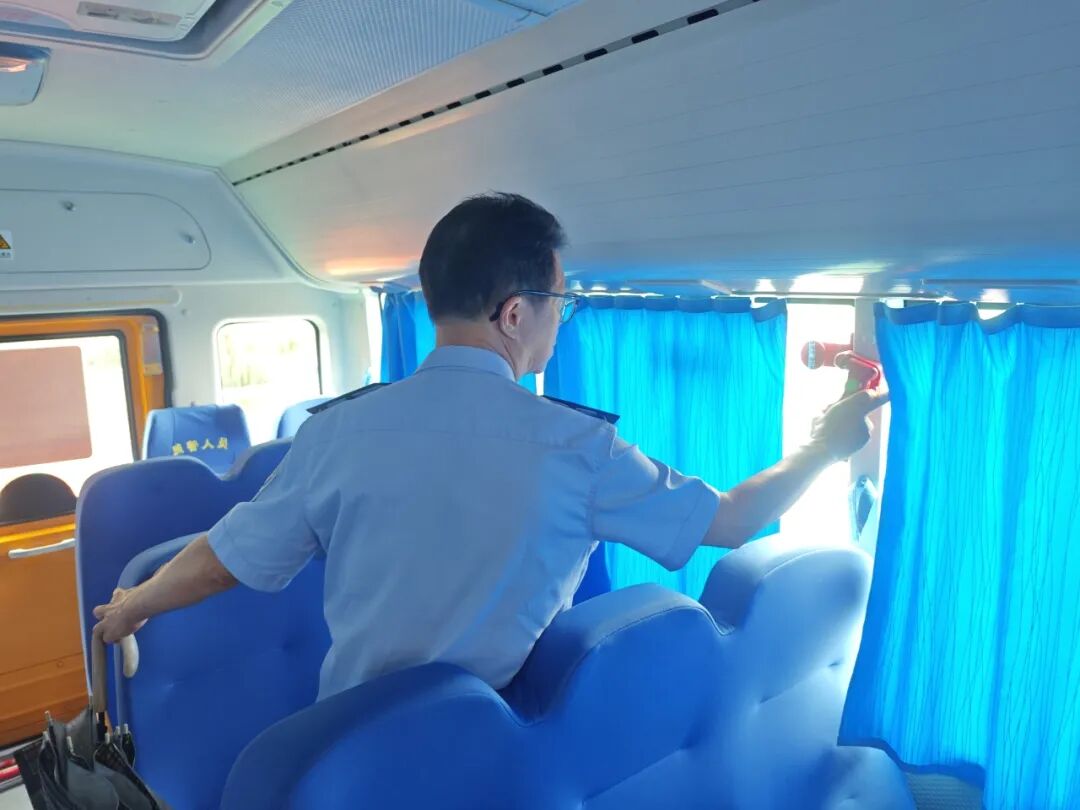 開學季丨開學前校車安全“大檢查”,安全時刻放心上 55542f0b19e247775a6730c5dd2065b.jpg