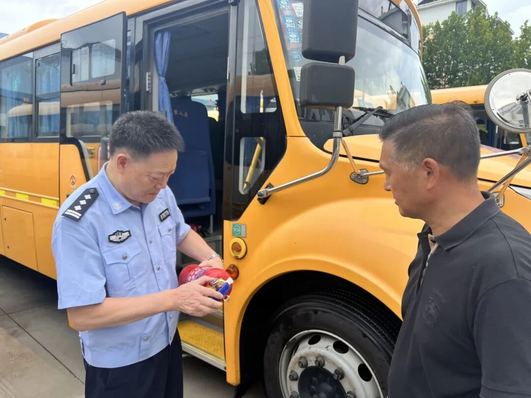 秋季開(kāi)學(xué)，你家孩子坐的校車(chē)被“查”了......