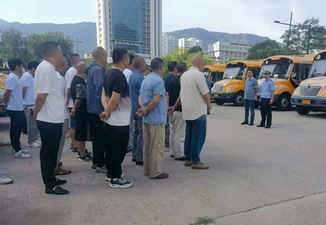 秋季開(kāi)學(xué)，你家孩子坐的校車(chē)被“查”了......