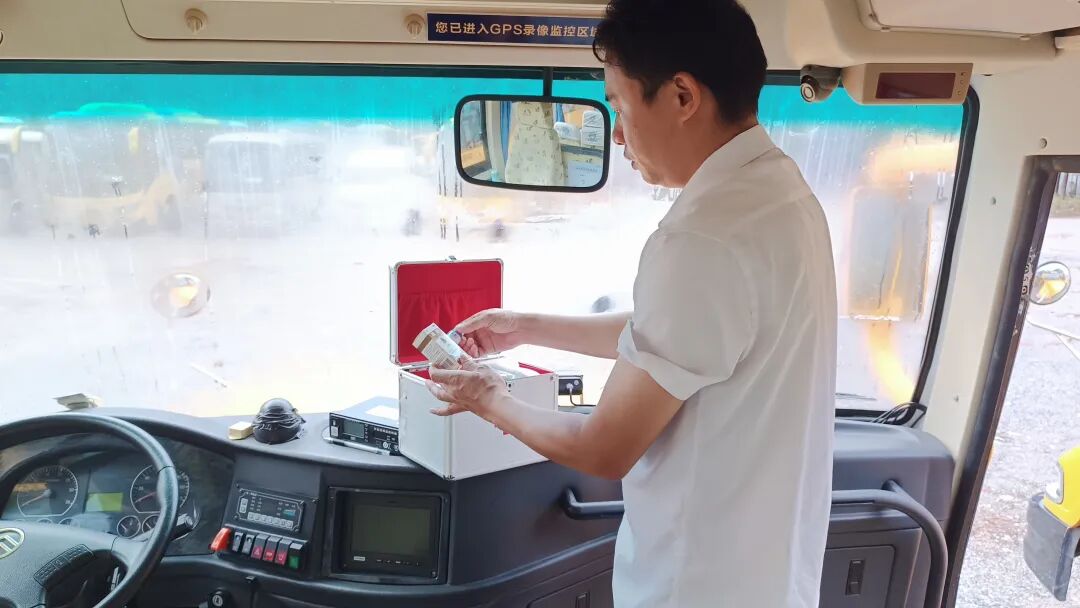 開(kāi)學(xué)倒計(jì)時(shí)！三水運(yùn)發(fā)開(kāi)展校車(chē)安全檢查，護(hù)航學(xué)生平安“上學(xué)路”