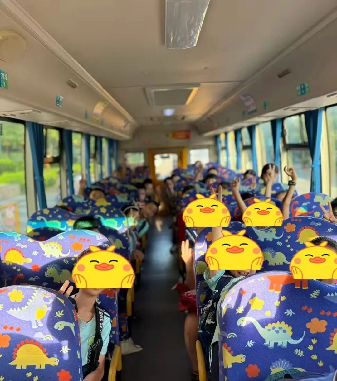 開學首日，3.8萬名學生乘佛汽校車返校