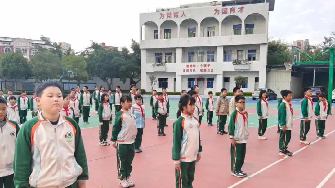 筑牢安全防線，守護成長之路——自然門實驗學校2025年秋季校車安全演練