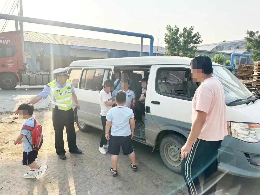 安全豈能兒戲!@家長們:如此“黑校車”敢讓娃坐嗎? 圖片