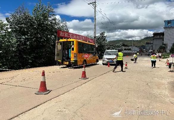 祿豐市：健全和完善校車(chē)事故應(yīng)急處置措施 確保師生生命和財(cái)產(chǎn)安全