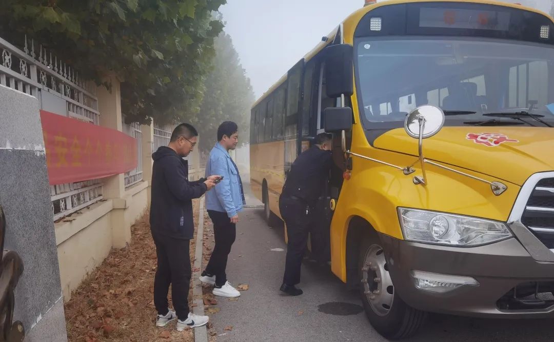 【同在一方熱土 共建幸福家園】徐官屯街道組織校車安全檢查