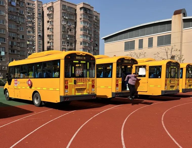 校車安全不松懈,平安乘車伴我行 圖片